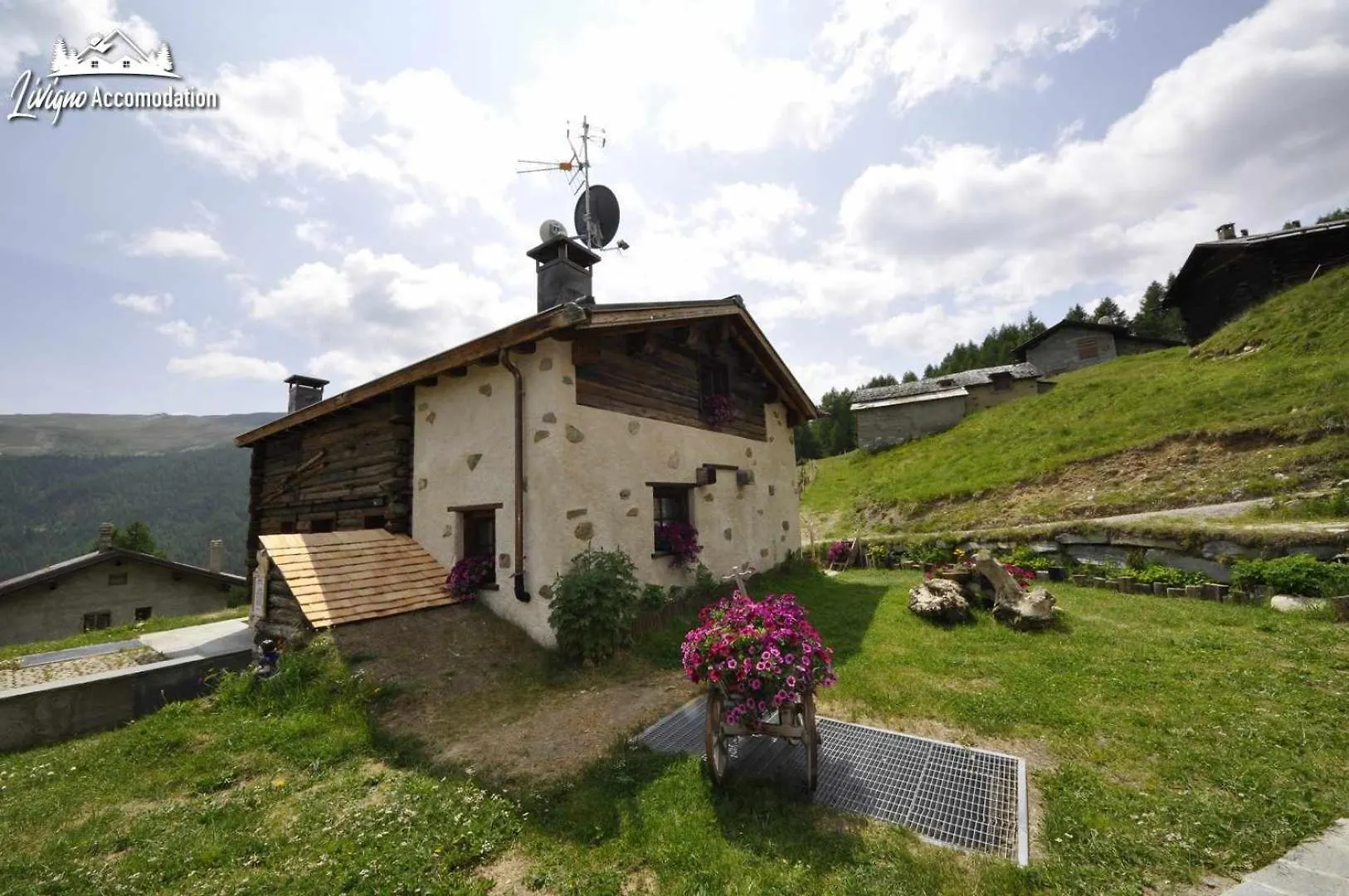 Mountain Chalet Scoiattolo By Livigno Accomodation location